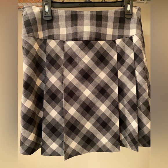 SALE! $8 Apostrophe stretch black/gray plaid lined skirt size 12 - Picture 4 of 8